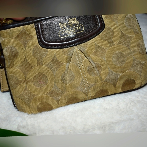 Classic Vintage  Coach Wristlet - Picture 5 of 7